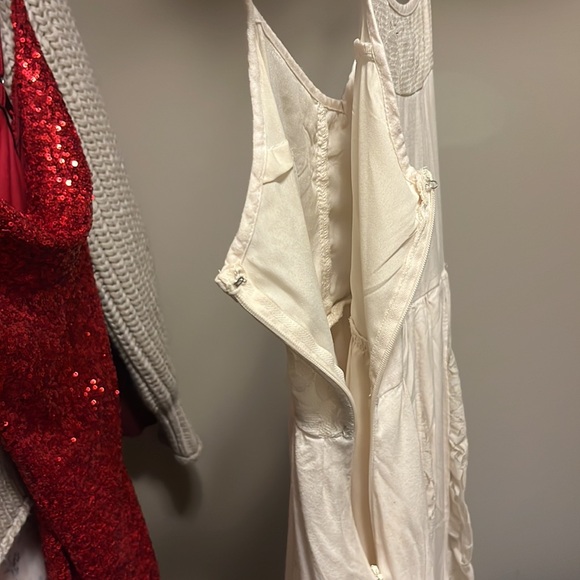 White summer dress - Picture 3 of 3